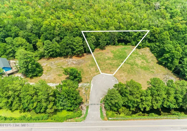 2nd image of 27 Big Crk Cir, Lake Waccamaw, NC 28450 | MLS# 100590938