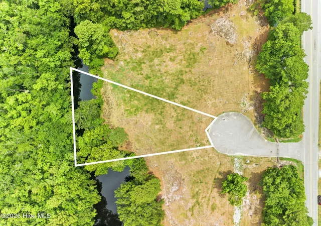 3rd image of 27 Big Crk Cir, Lake Waccamaw, NC 28450 | MLS# 100590938