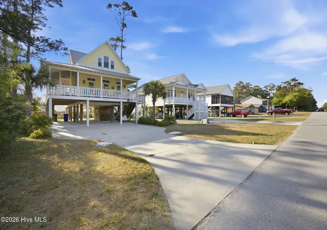 Photo 3 of Single family home for sale at 101 Ne 33rd Street, Oak Island, NC 28465 | MLS# 100569649 | Listing updated on 2026-10-06