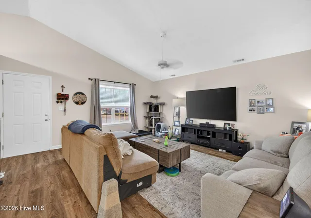 Photo 3 of Single family home for sale at 400 Beasley Rd, Wilmington, NC 28409 | MLS# 100593789 | Listing updated on 2026-08-18