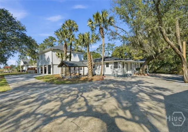 Photo 1 of Single family home for sale at 9 Brewster St, Savannah, GA 31419 | MLS# SA345500 | Listing updated on 2026-08-28
