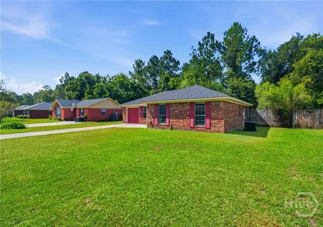 Photo 3 of Single family home for sale at 1315 Loblolly Dr, Hinesville, GA 31313 | MLS# SA362402 | Listing updated on 2026-08-11