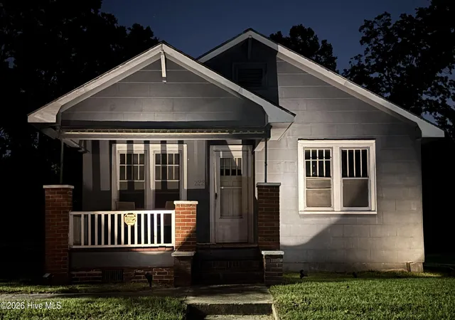 Photo 2 of Single family home for sale at 222 Evans St, Wilmington, NC 28405 | MLS# 100600039 | Listing updated on 2026-09-09