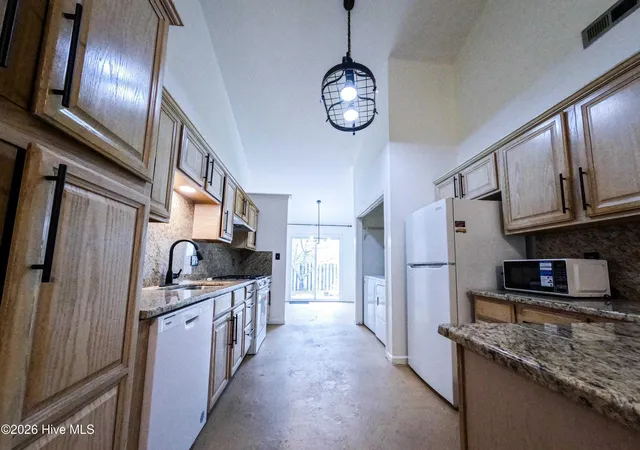 Photo 3 of Townhouse for sale at 1206 Peyton Cir #B, Greenville, NC 27834 | MLS# 100592271 | Listing updated on 2026-08-31