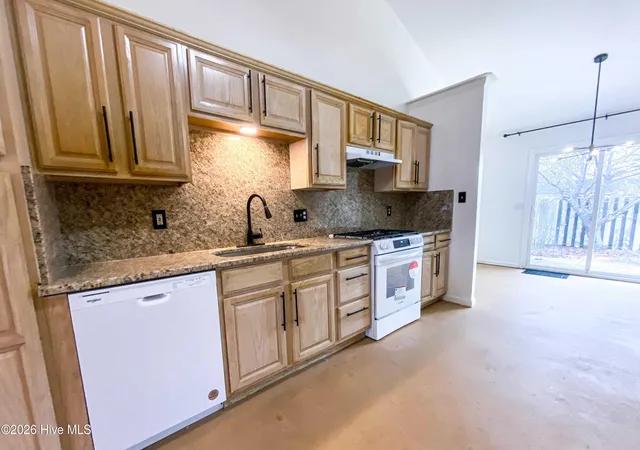 Photo 4 of Townhouse for sale at 1206 Peyton Cir #B, Greenville, NC 27834 | MLS# 100592271 | Listing updated on 2026-08-31