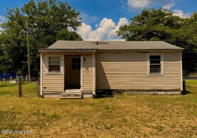 Photo 2 of Single family home for sale at 307 Diana St, Fayetteville, NC 28306 | MLS# 100599961 | Listing updated on 2026-08-29