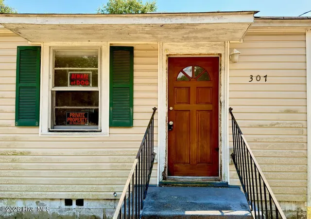 Photo 3 of Single family home for sale at 307 Diana St, Fayetteville, NC 28306 | MLS# 100599961 | Listing updated on 2026-08-29