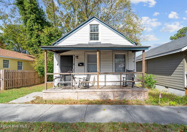 Photo 1 of Single family home for sale at 513 Swann St, Wilmington, NC 28401 | MLS# 100580751 | Listing updated on 2026-09-15