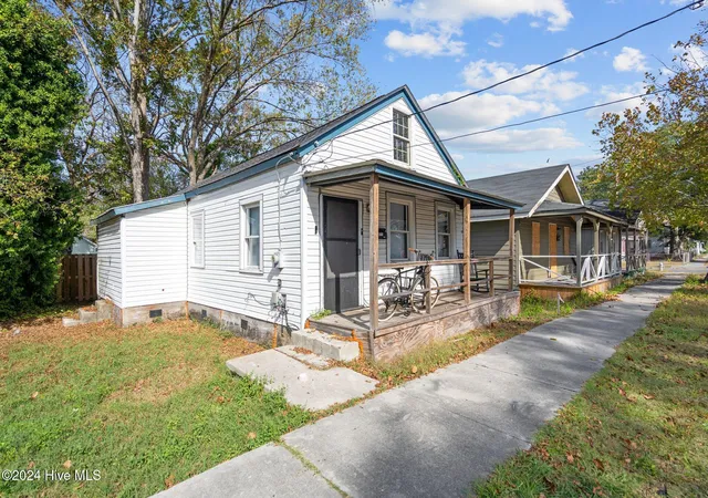 Photo 2 of Single family home for sale at 513 Swann St, Wilmington, NC 28401 | MLS# 100580751 | Listing updated on 2026-09-15