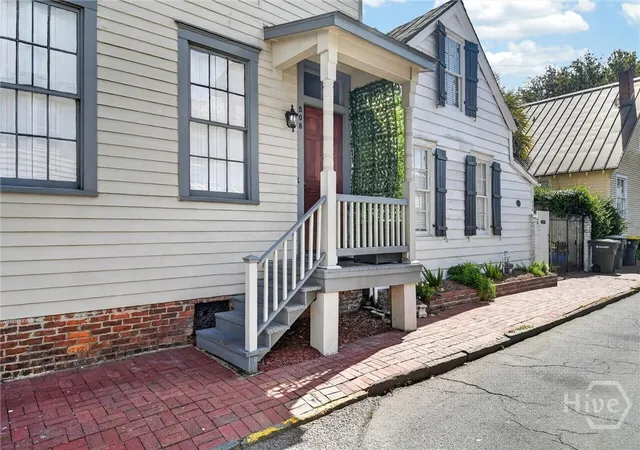 Photo 1 of Single family home for sale at 508 E York St, Savannah, GA 31401 | MLS# SA359437 | Listing updated on 2026-09-03