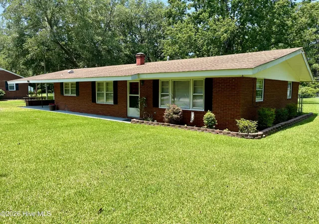 Photo 3 of Single family home for sale at 508 Main St, Pollocksville, NC 28573 | MLS# 100586740 | Listing updated on 2026-10-05