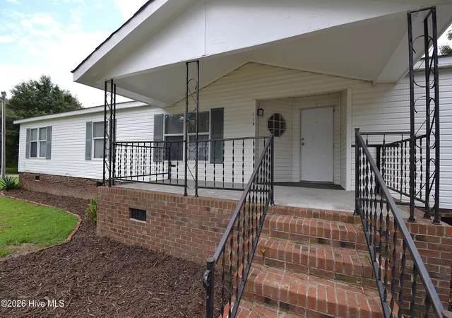 Photo 2 of Manufactured home for sale at 220 Main St, Grifton, NC 28530 | MLS# 100595301 | Listing updated on 2026-09-01