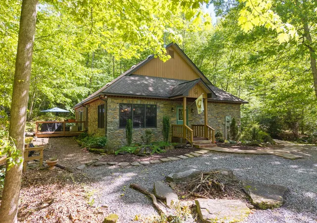 Photo 3 of Single family home for sale at 255 Stoney Brk Trl, Hayesville, NC 28904 | MLS# 98544186 | Listing updated on 2026-08-18