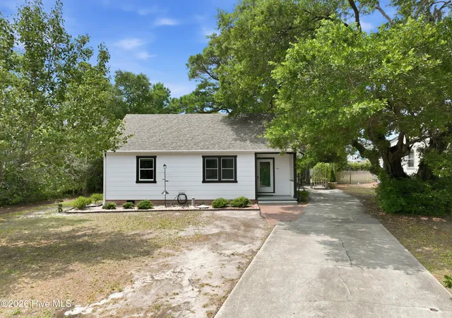 Photo 1 of Single family home for sale at 109 Noyes Ave, Morehead City, NC 28557 | MLS# 100589439 | Listing updated on 2026-09-10