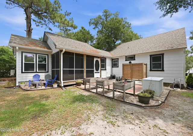 Photo 2 of Single family home for sale at 109 Noyes Ave, Morehead City, NC 28557 | MLS# 100589439 | Listing updated on 2026-09-10
