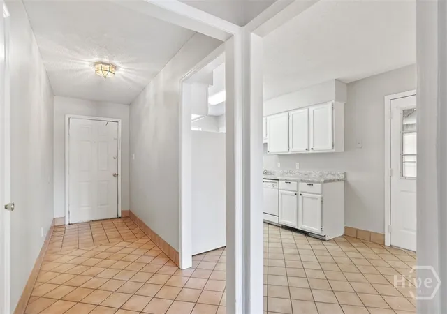 Photo 3 of Single family home for sale at 32 Norwood Ct, Savannah, GA 31406 | MLS# SA360486 | Listing updated on 2026-09-10