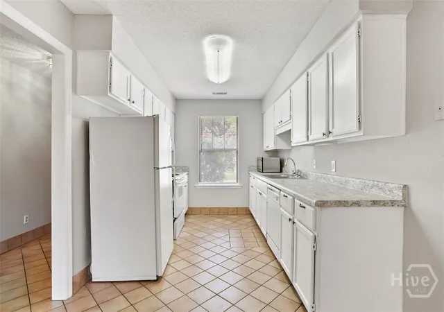 Photo 3 of Single family home for sale at 32 Norwood Ct, Savannah, GA 31406 | MLS# SA360486 | Listing updated on 2026-09-10