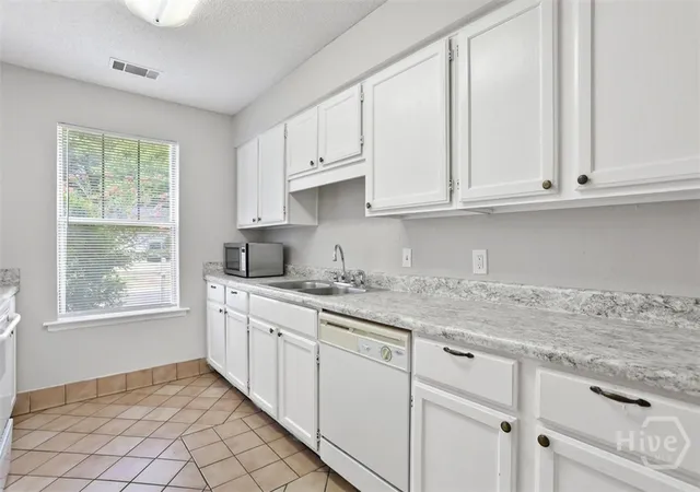 Photo 4 of Single family home for sale at 32 Norwood Ct, Savannah, GA 31406 | MLS# SA360486 | Listing updated on 2026-09-10
