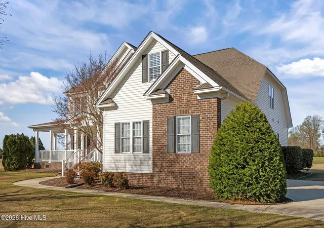 Homes for sale in Grimesland, NC | 1296 Windbrooke Dr, Grimesland, NC 27837 | MLS# 100561365