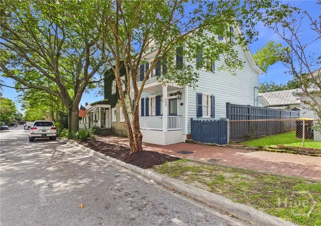 Photo 3 of Single family home for sale at 509 E Charlton St, Savannah, GA 31401 | MLS# SA362676 | Listing updated on 2026-08-15