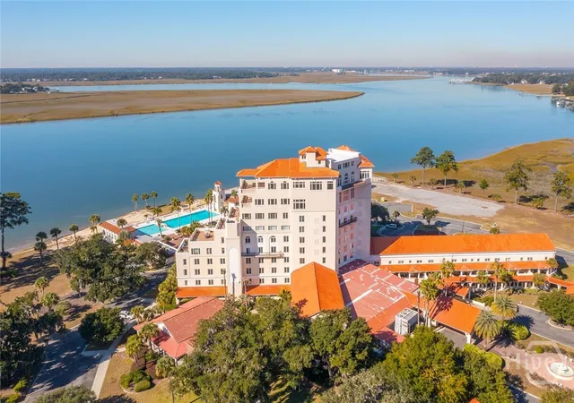 2nd image of 700 Wilmington Island Rd, Savannah, GA 31410