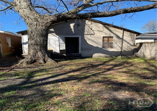 Photo 3 of Single family home for sale at 124 Scarborough St, Savannah, GA 31415 | MLS# SA359637 | Listing updated on 2026-07-07