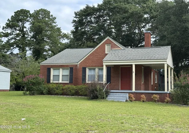Homes for sale in Hamlet, NC | 212 Richmond Ave, Hamlet, NC 28345 | MLS# 100524279