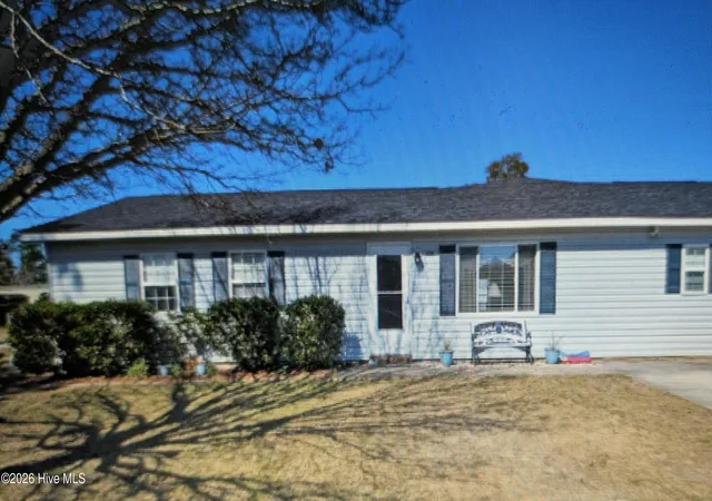 Photo 1 of Single family home for sale at 121 Bayberry Rd, Newport, NC 28570 | MLS# 100585631 | Listing updated on 2026-08-18