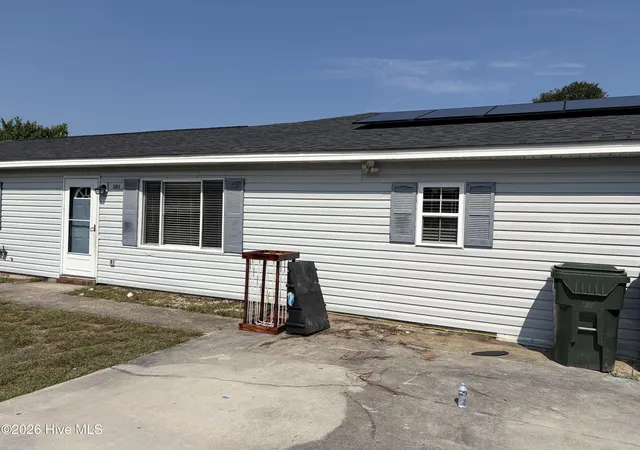 Photo 2 of Single family home for sale at 121 Bayberry Rd, Newport, NC 28570 | MLS# 100585631 | Listing updated on 2026-08-18