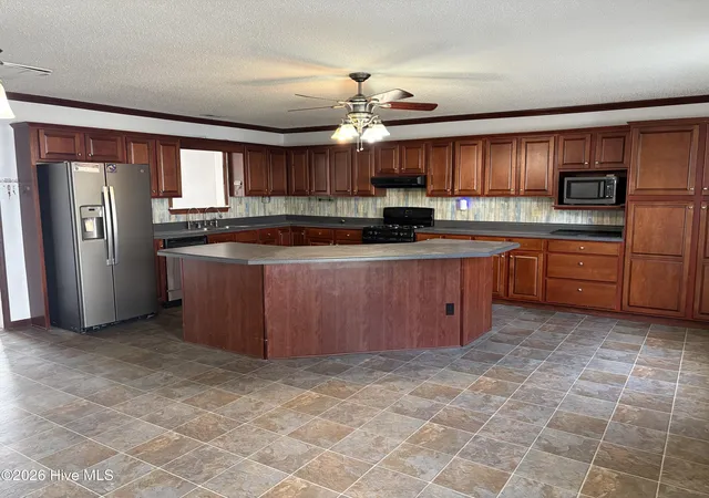 Photo 3 of Single family home for sale at 121 Bayberry Rd, Newport, NC 28570 | MLS# 100585631 | Listing updated on 2026-08-18