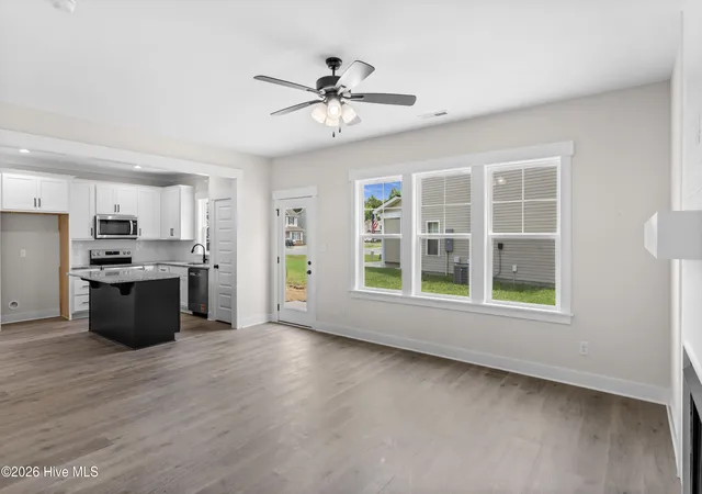 Photo 3 of Single family home for sale at 318 Hawks Blf Dr, New Bern, NC 28560 | MLS# 100543481 | Listing updated on 2026-08-18