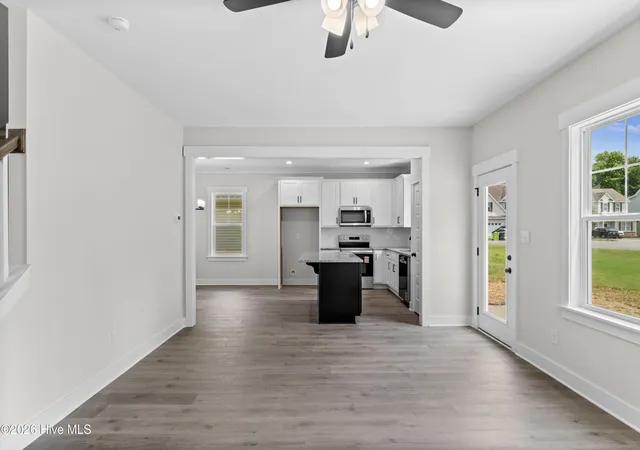 Photo 4 of Single family home for sale at 318 Hawks Blf Dr, New Bern, NC 28560 | MLS# 100543481 | Listing updated on 2026-08-18