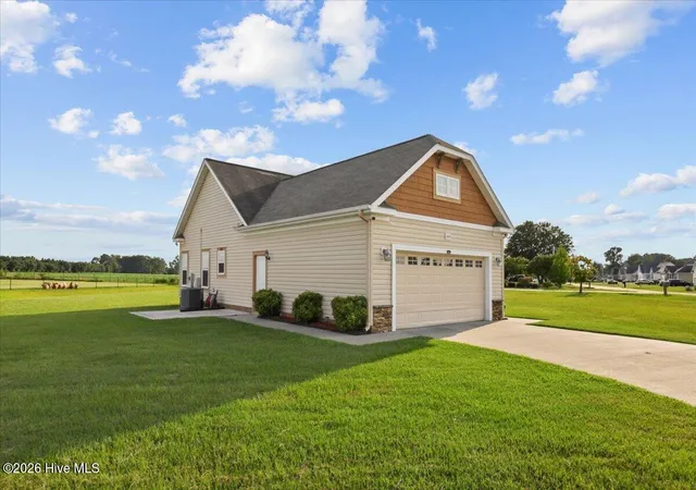 Photo 3 of Single family home for sale at 400 Wingspread Dr, Goldsboro, NC 27530 | MLS# 100596510 | Listing updated on 2026-09-17