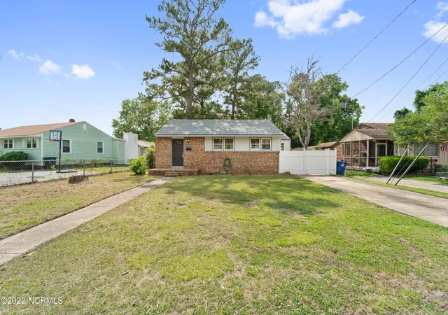 1st image of 403 Nelson Dr, Jacksonville, NC 28540 | MLS# 100579963