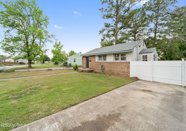 3rd image of 403 Nelson Dr, Jacksonville, NC 28540 | MLS# 100579963