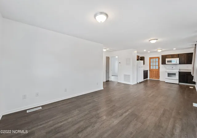 4th image of 403 Nelson Dr, Jacksonville, NC 28540 | MLS# 100579963