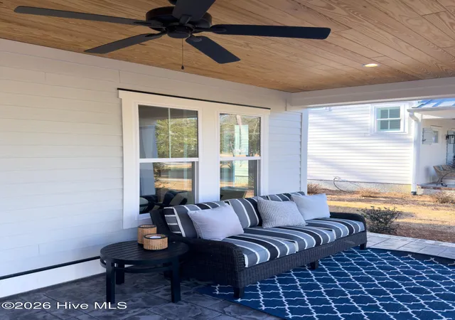 Photo 3 of Single family home for sale at 305 Jenoa Dr, Castle Hayne, NC 28429 | MLS# 100499793 | Listing updated on 2026-09-22