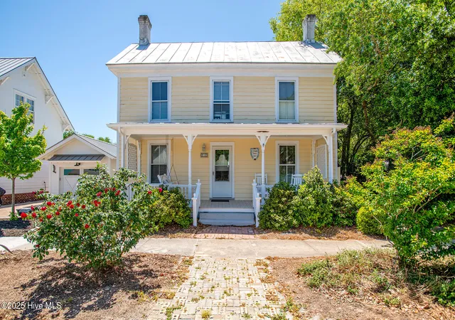 1st image of 212 Broad St, Beaufort, NC 28516 | MLS# 100551667