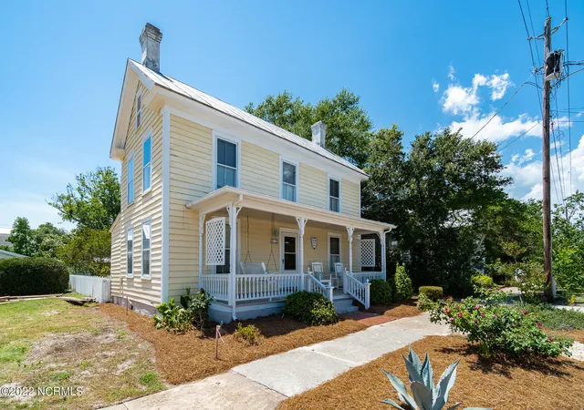 Photo 3 of Single family home for sale at 212 Broad St, Beaufort, NC 28516 | MLS# 100551667 | Listing updated on 2026-08-18