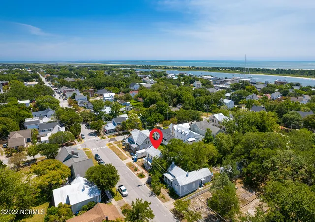 Photo 4 of Single family home for sale at 212 Broad St, Beaufort, NC 28516 | MLS# 100551667 | Listing updated on 2026-10-02