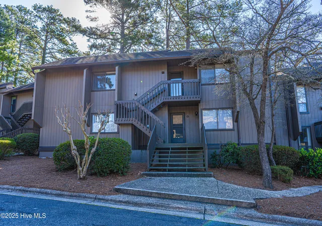 Homes for sale in Pinehurst, NC | 85 Pine Vly Rd, Pinehurst, NC 28374