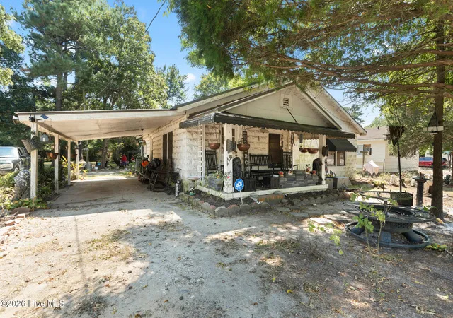 Photo 1 of Single family home for sale at 201 Lee's Ml Rd, Laurinburg, NC 28352 | MLS# 100593984 | Listing updated on 2026-08-18