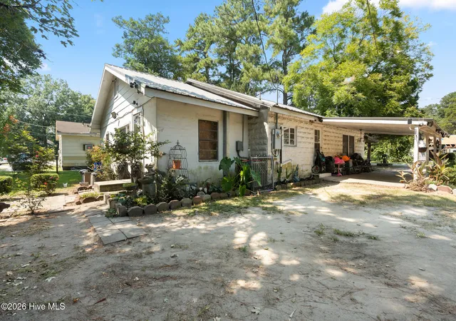 Photo 3 of Single family home for sale at 201 Lee's Ml Rd, Laurinburg, NC 28352 | MLS# 100593984 | Listing updated on 2026-08-18