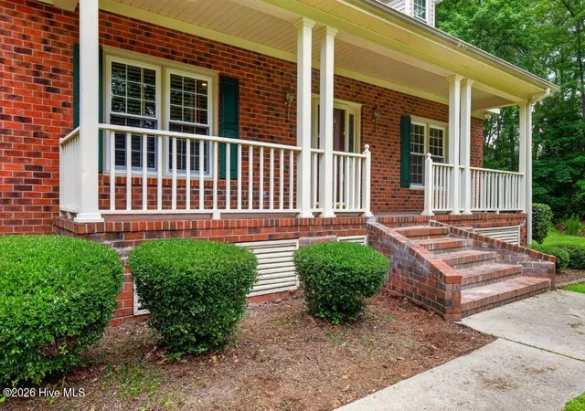 Photo 3 of Single family home for sale at 2111 Hunt Hl Pl, Kinston, NC 28504 | MLS# 100578427 | Listing updated on 2026-08-18