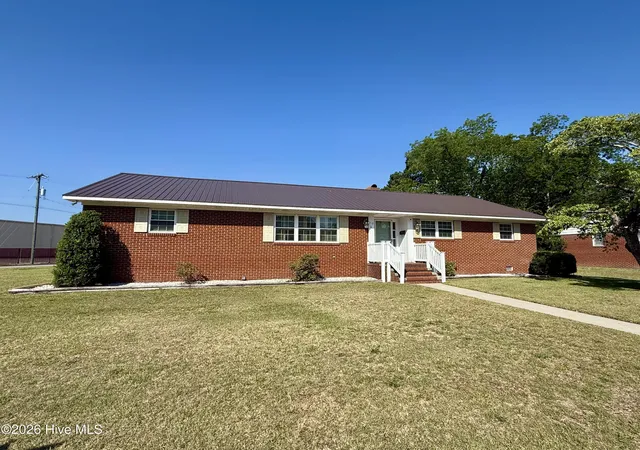 Photo 1 of Single family home for sale at 212 Sunset Dr, Williamston, NC 27892 | MLS# 100555939 | Listing updated on 2026-08-28