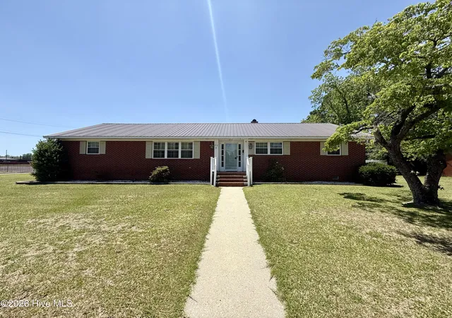 Photo 3 of Single family home for sale at 212 Sunset Dr, Williamston, NC 27892 | MLS# 100555939 | Listing updated on 2026-08-28