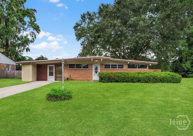 Photo 1 of Single family home for sale at 316 Willow Rd, Savannah, GA 31419 | MLS# SA362469 | Listing updated on 2026-09-07