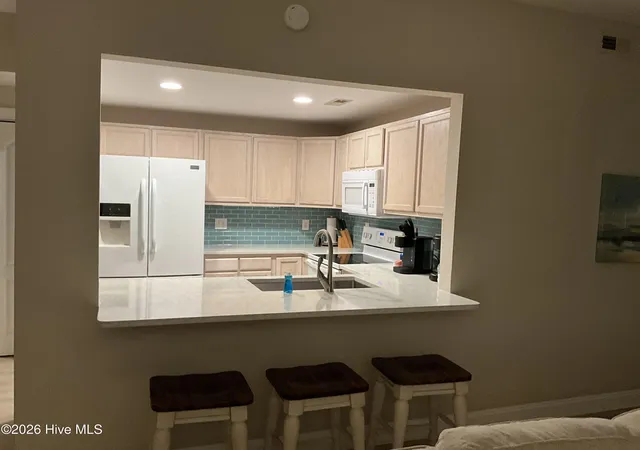 2nd image of 404 Penny Ln, Morehead City, NC 28557