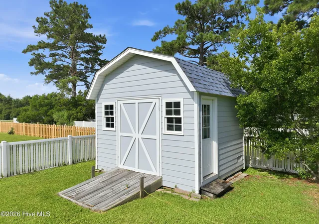 3rd image of 1602 Ivory Gull Dr, Morehead City, NC 28557 | MLS# 100581664