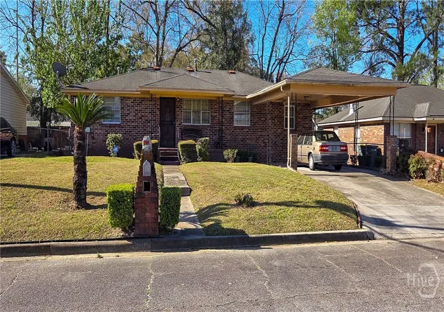 Homes for sale in Savannah, GA | 1905 Tuskegee St, Savannah, GA 31405 | MLS# SA351223